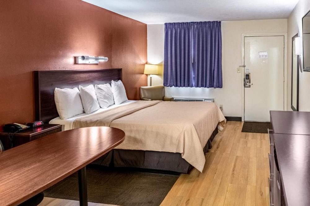 Superior King Room Non-Smoking interior